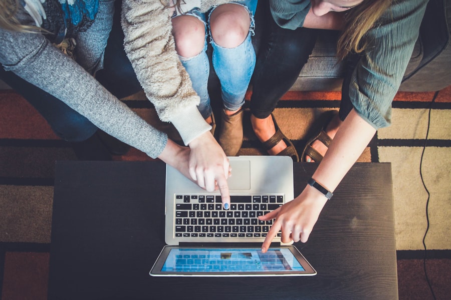 Trendy e-commerce: jak skutecznie sprzedawać online